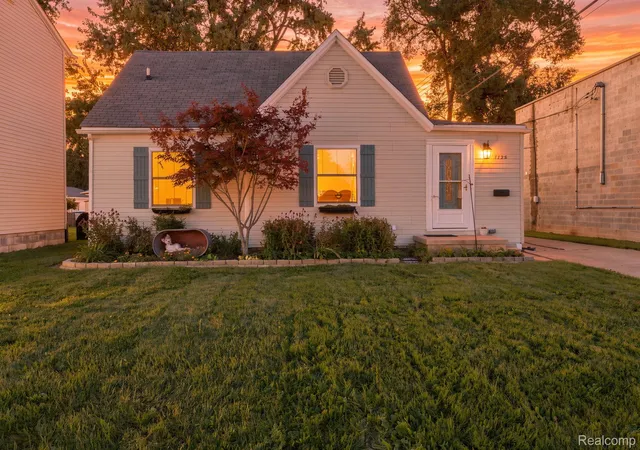 Photo 1 of Single family home for sale at 5735 Huron St, Dearborn Heights, MI 48125 | MLS# 20261080512 | Listing updated on 2026-10-18