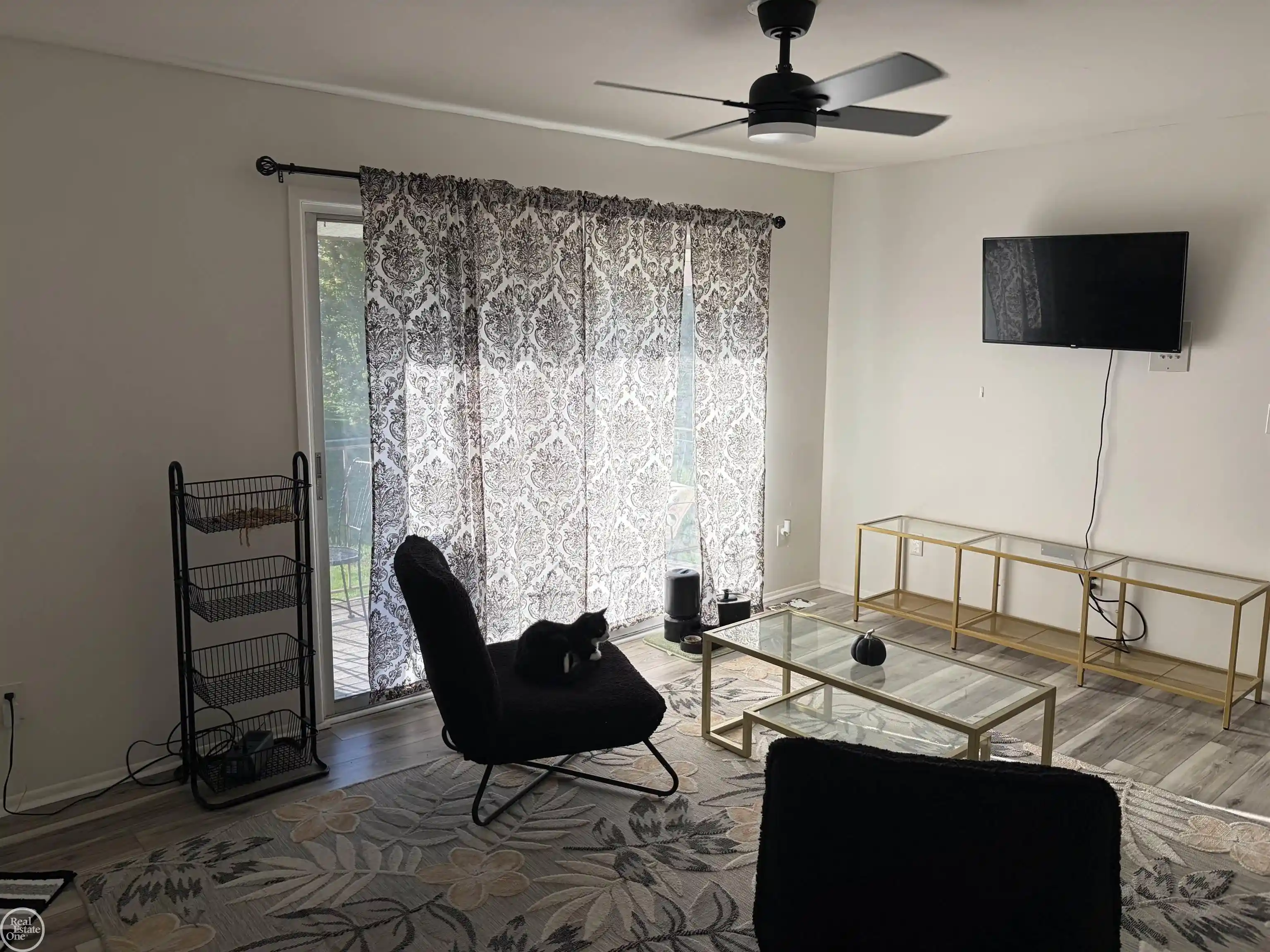 Listing Photo 2 - Condo for sale in 29233 Hayes Rd located at 29233 Hayes Rd, Warren, MI 48088 - Unit 29233 Hayes Rd