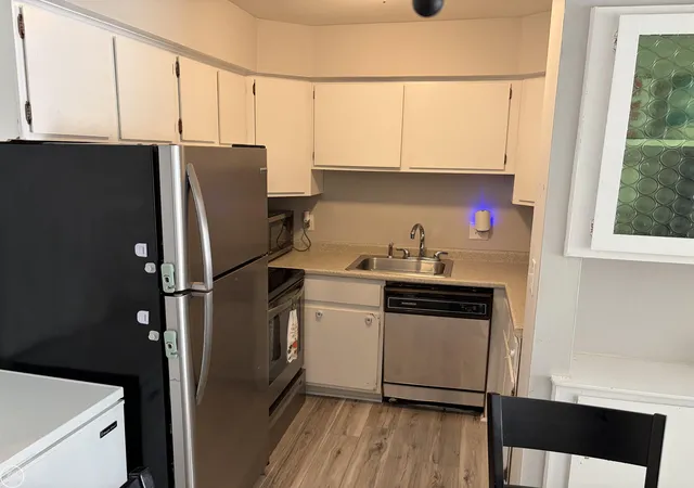Listing Photo 5 - Condo for sale in building located at 29233 Hayes Rd, Warren, MI 48088