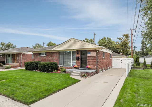 Photo 1 of Single family home for sale at 220 N Chocolay Ave, Clawson, MI 48017 | MLS# 20261080516 | Listing updated on 2026-10-11