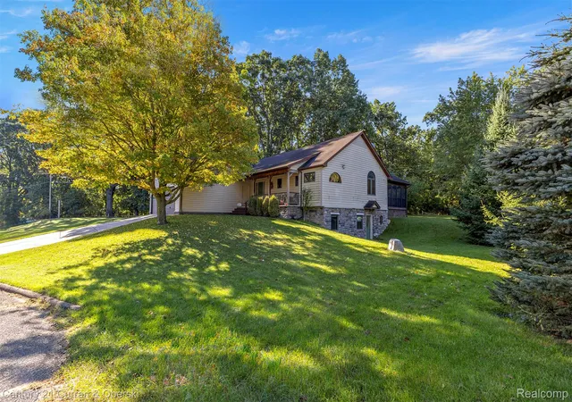 Photo 1 of Sale Pending at 1021 Willow Ln, Howell, MI 48843 | MLS# 20261080525 | Listing updated on 2026-10-10
