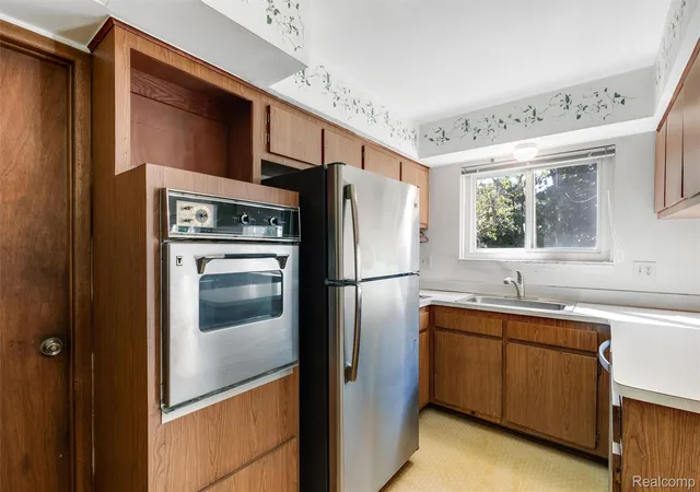 Photo 3 of Single family home for sale at 30190 Pleasant Trl, Southfield, MI 48076 | MLS# 20261080547 | Listing updated on 2026-10-06