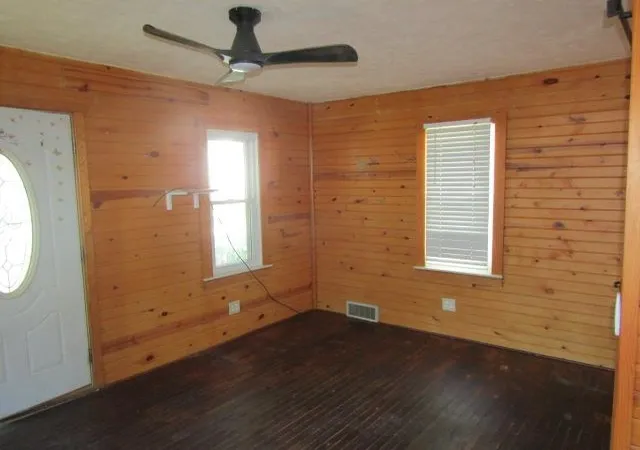 Photo 3 of Single family home for sale at 615 Glenwood Ave, Owosso, MI 48867 | MLS# 60050223877 | Listing updated on 2026-10-05