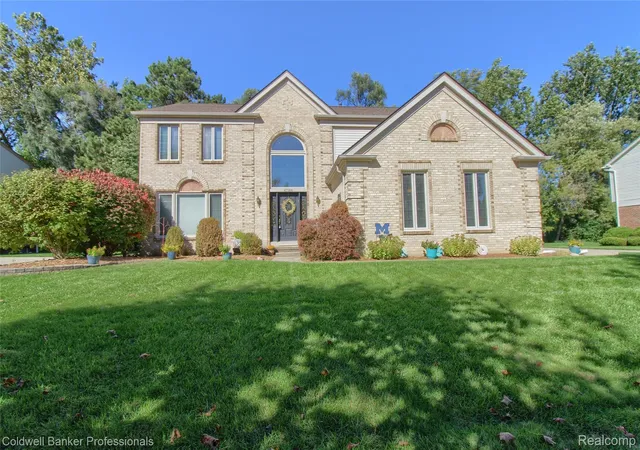 Photo 1 of Sale Pending at 47166 Glenhurst Dr, Canton, MI 48187 | MLS# 20261080578 | Listing updated on 2026-10-13