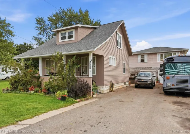 Photo 2 of Single family home for sale at 6658 S Huron River Dr, South Rockwood, MI 48179 | MLS# 20261080579 | Listing updated on 2026-10-24