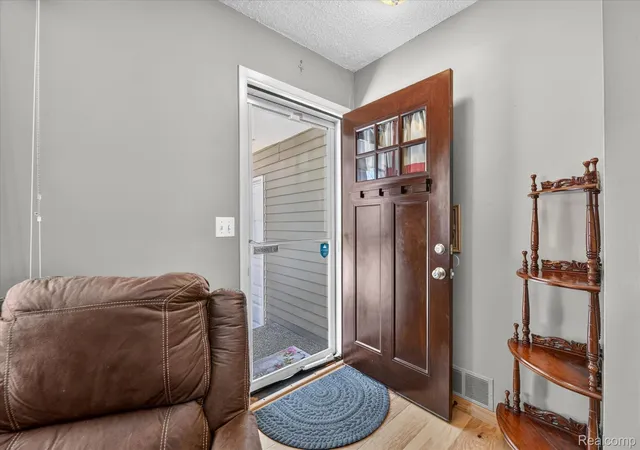 Photo 3 of Single family home for sale at 1364 Farmridge Ave, Waterford, MI 48328 | MLS# 20261080588 | Listing updated on 2026-10-20