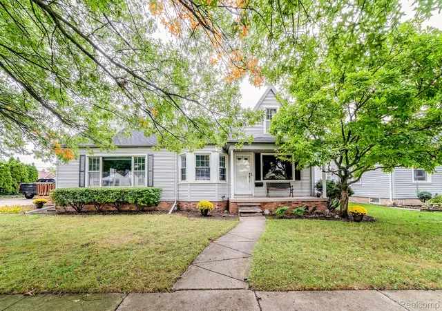 Photo 3 of Single family home for sale at 1732 Maple St, Wyandotte, MI 48192 | MLS# 20261080601 | Listing updated on 2026-10-20