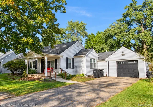 Photo 1 of Single family home for sale at 20382 Beatrice St, Livonia, MI 48152 | MLS# 20261080603 | Listing updated on 2026-10-18