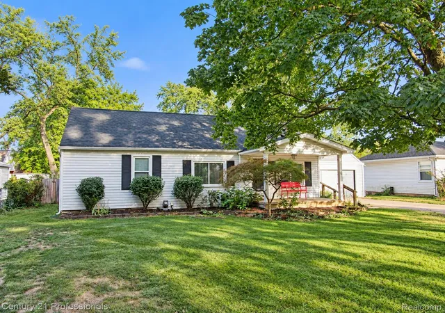 Photo 2 of Single family home for sale at 20382 Beatrice St, Livonia, MI 48152 | MLS# 20261080603 | Listing updated on 2026-10-18