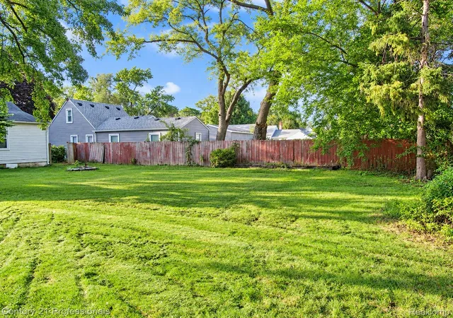 Photo 22 of Single family home for sale at 20382 Beatrice St, Livonia, MI 48152 | MLS# 20261080603 | Listing updated on 2026-10-18