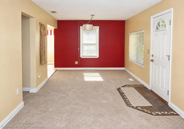 Photo 3 of Single family home for sale at 20382 Beatrice St, Livonia, MI 48152 | MLS# 20261080603 | Listing updated on 2026-10-18