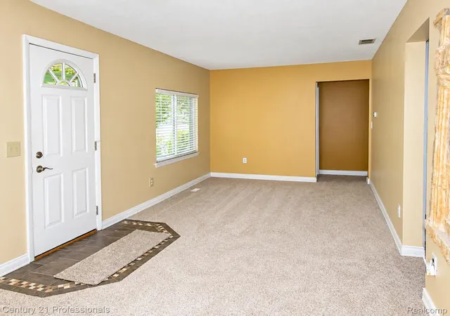 Photo 3 of Single family home for sale at 20382 Beatrice St, Livonia, MI 48152 | MLS# 20261080603 | Listing updated on 2026-10-18