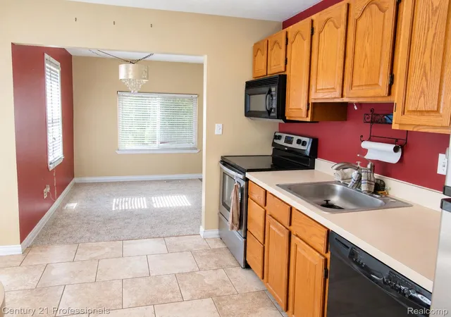 Photo 4 of Single family home for sale at 20382 Beatrice St, Livonia, MI 48152 | MLS# 20261080603 | Listing updated on 2026-10-18