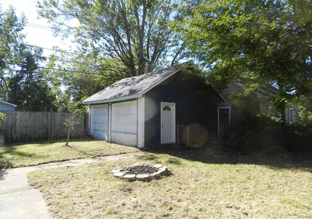 Photo 3 of Single family home for sale at 619 W 5th Street, Monroe, MI 48161 | MLS# 56050223892 | Listing updated on 2026-10-06