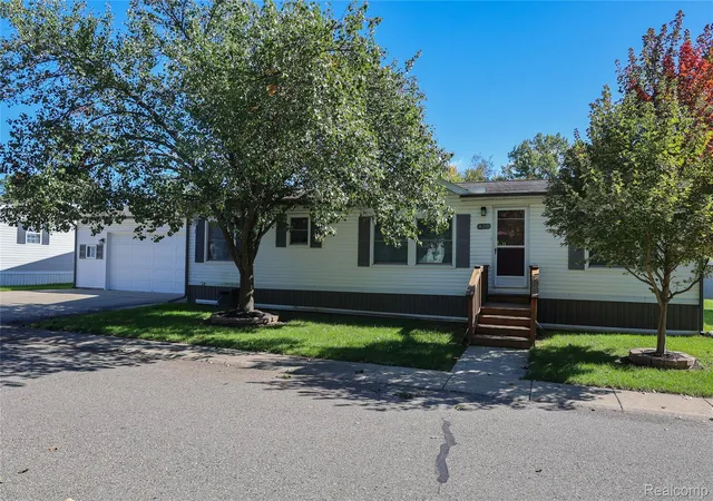 Photo 1 of Sale Pending at 429 Crimson King Cir, Independence Charter Township Oakland, MI 48346 | MLS# 20261080630 | Listing updated on 2026-10-19