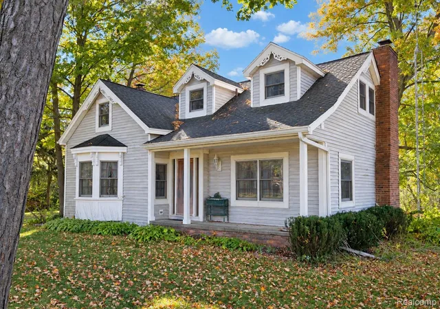 Photo 3 of Single family home for sale at 10350 Oakhill Rd, Holly, MI 48442 | MLS# 20261080640 | Listing updated on 2026-10-21