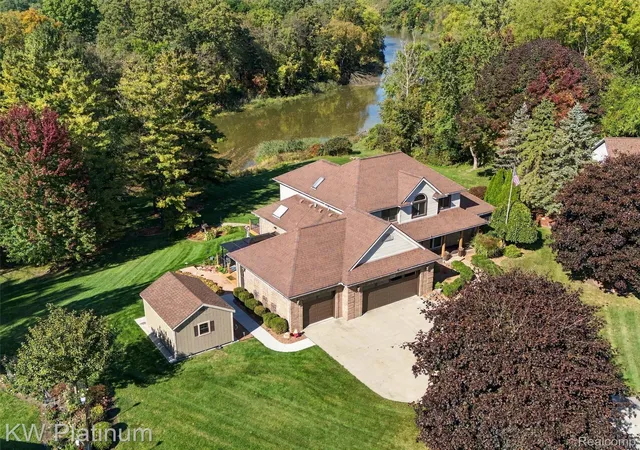 Photo 2 of Single family home for sale at 3215 Lindsay Ln, Port Huron, MI 48060 | MLS# 20261080641 | Listing updated on 2026-10-14