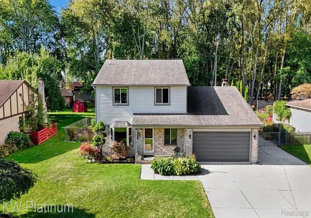 Photo 1 of Single family home for sale at 33704 Roselawn St, Chesterfield, MI 48047 | MLS# 20261080643 | Listing updated on 2026-10-16