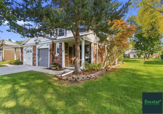 Listing Photo 4 - Condo for sale in building located at 13049 Lockmoor Dr, Grand Blanc, MI 48439
