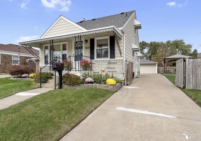 Photo 1 of Single family home for sale at 1518 Sycamore St, Wyandotte, MI 48192 | MLS# 57050223912 | Listing updated on 2026-10-12