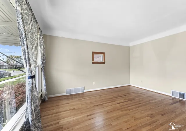 Photo 3 of Single family home for sale at 1518 Sycamore St, Wyandotte, MI 48192 | MLS# 57050223912 | Listing updated on 2026-10-12