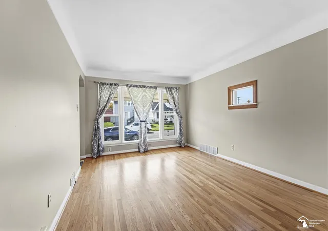 Photo 4 of Single family home for sale at 1518 Sycamore St, Wyandotte, MI 48192 | MLS# 57050223912 | Listing updated on 2026-10-12