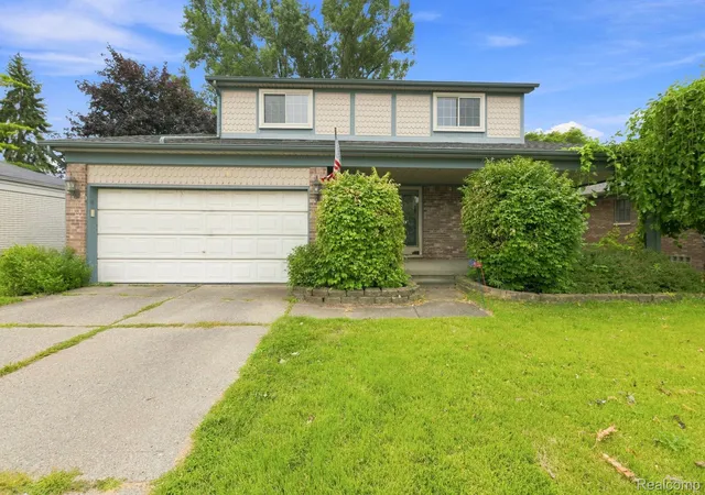 Photo 3 of Single family home for sale at 18238 Red Oaks Dr, Macomb, MI 48044 | MLS# 20261080678 | Listing updated on 2026-10-17