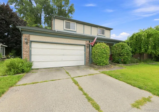 Photo 4 of Single family home for sale at 18238 Red Oaks Dr, Macomb, MI 48044 | MLS# 20261080678 | Listing updated on 2026-10-17