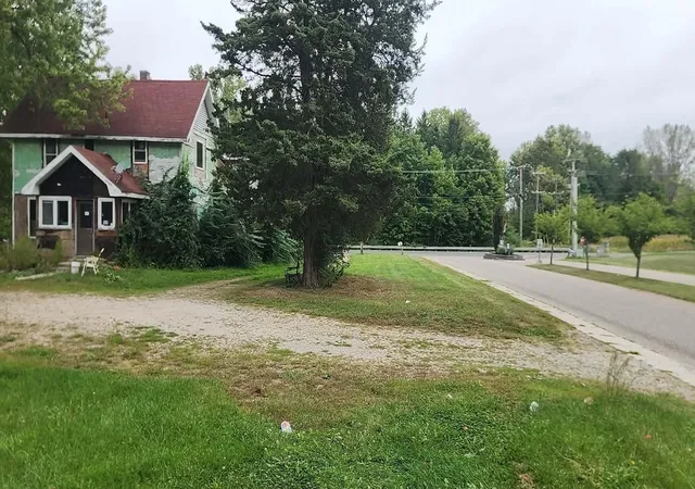 Photo 2 of Single family home for sale at 2080 E Empire Ave, Benton Harbor, MI 49022 | MLS# 69026053062 | Listing updated on 2026-10-15