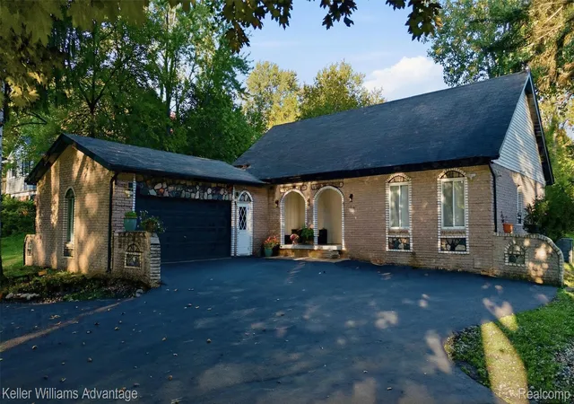 Photo 1 of Single family home for sale at 5355 W Doherty Dr, West Bloomfield, MI 48323 | MLS# 20261080695 | Listing updated on 2026-10-18