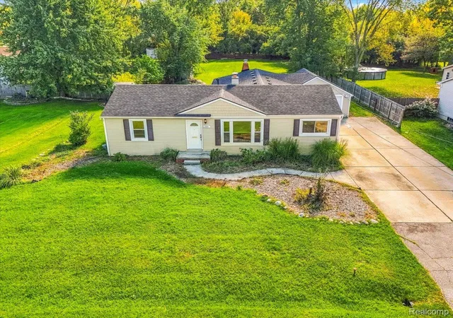 Photo 2 of Single family home for sale at 28841 Grayfield Dr, Farmington Hills, MI 48336 | MLS# 20261080699 | Listing updated on 2026-10-17