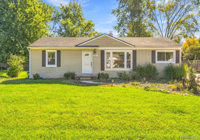 Photo 3 of Single family home for sale at 28841 Grayfield Dr, Farmington Hills, MI 48336 | MLS# 20261080699 | Listing updated on 2026-10-17