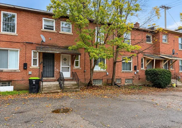 Photo 2 of Single family home for sale at 290 Liberty St Unit 5, Pontiac, MI 48341 | MLS# 20261080700 | Listing updated on 2026-10-20