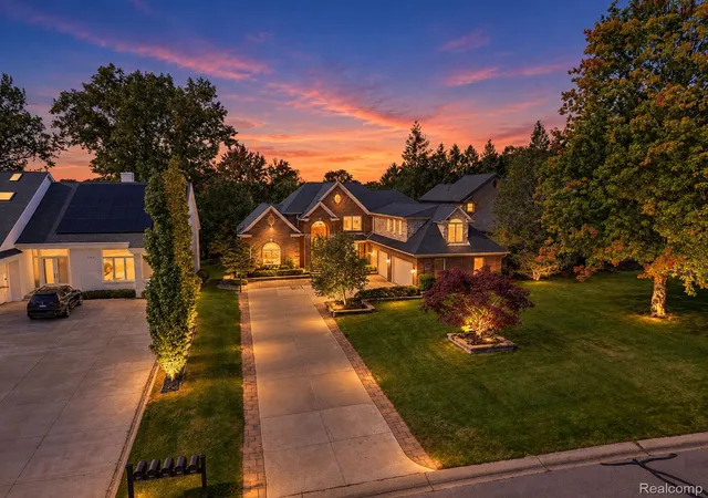 Photo 1 of Sale Pending at 1347 Forest Bay Dr, Waterford, MI 48328 | MLS# 20261080704 | Listing updated on 2026-10-13