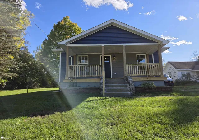 Single family home for sale at 906 Maple St, Mount Morris, MI 48458 | MLS# 5050223924