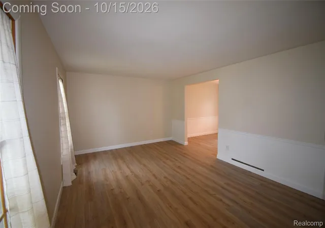 Photo 4 of Single family home for sale at 513 N Marias Ave, Clawson, MI 48017 | MLS# 20261080711 | Listing updated on 2026-10-16