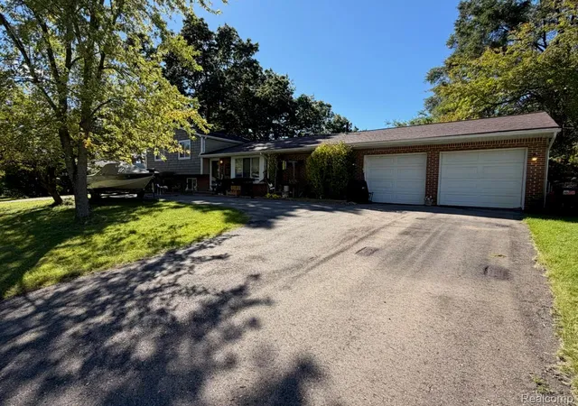 Photo 1 of Sale Pending at 4039 Clifton Ridge, Highland, MI 48357 | MLS# 20261080731 | Listing updated on 2026-10-19