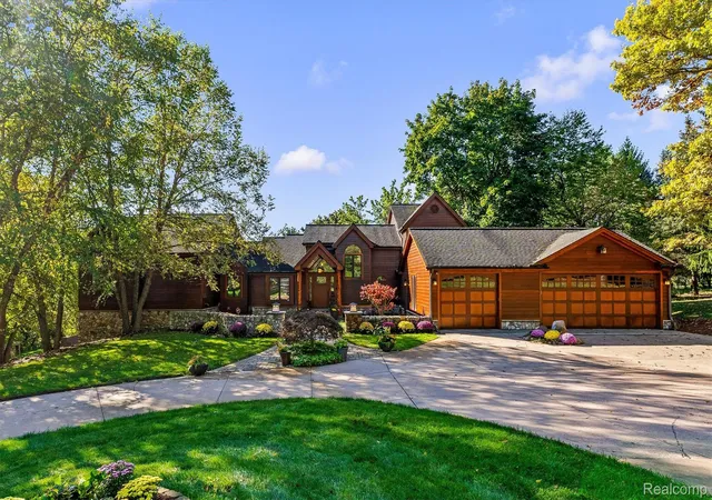 Photo 1 of Single family home for sale at 4455 Heron St, Rochester, MI 48306 | MLS# 20261080732 | Listing updated on 2026-10-13