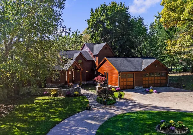 Photo 3 of Single family home for sale at 4455 Heron St, Rochester, MI 48306 | MLS# 20261080732 | Listing updated on 2026-10-13
