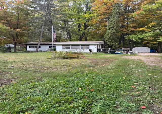Photo 1 of Single family home for sale at 1960 S Pavilion Dr, Lake City, MI 49651 | MLS# 78080074262 | Listing updated on 2026-10-09
