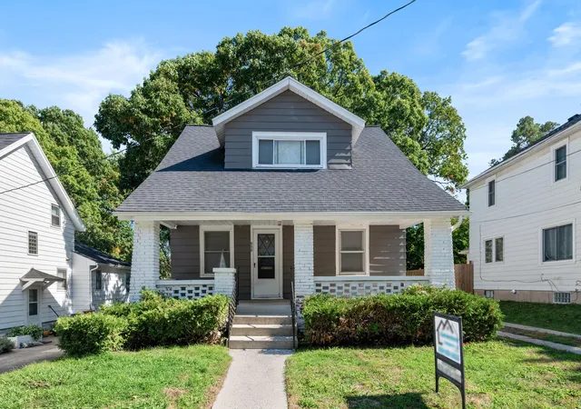 Photo 1 of Single family home for sale at 856 Diamond Ave Ne, Grand Rapids, MI 49503 | MLS# 65026053112 | Listing updated on 2026-10-22