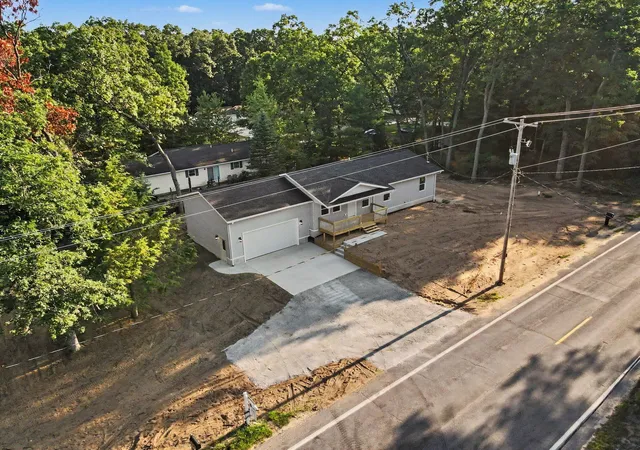 Photo 36 of Single family home for sale at 480 W Kenwood St, Twin Lake, MI 49457 | MLS# 71026053113 | Listing updated on 2026-10-23