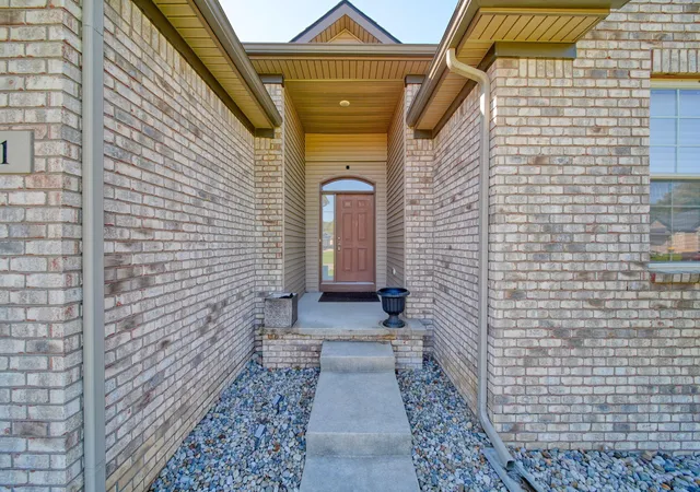Photo 3 of Condo for sale at 621 Shadow Brooke Ln, Tecumseh, MI 49286 | MLS# 55026053107 | Listing updated on 2026-10-23