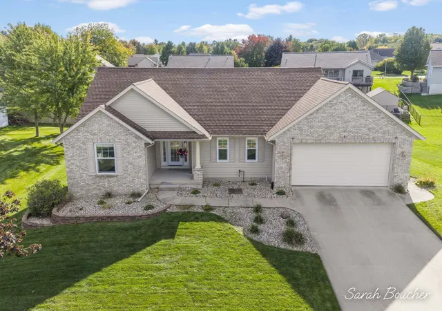 Photo 2 of Single family home for sale at 2482 Willow View Dr, Jenison, MI 49428 | MLS# 65026053106 | Listing updated on 2026-10-10