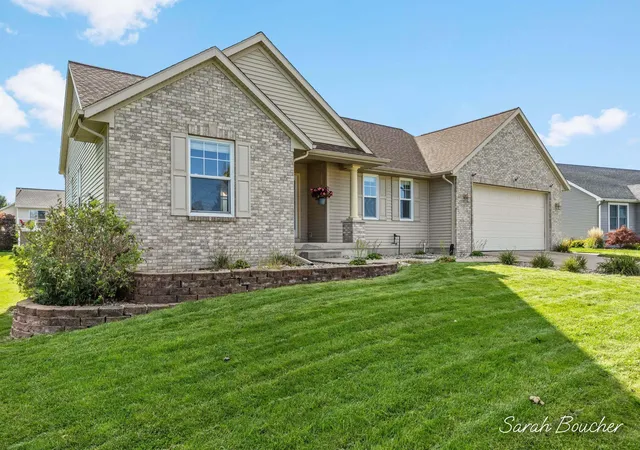 Photo 3 of Single family home for sale at 2482 Willow View Dr, Jenison, MI 49428 | MLS# 65026053106 | Listing updated on 2026-10-10