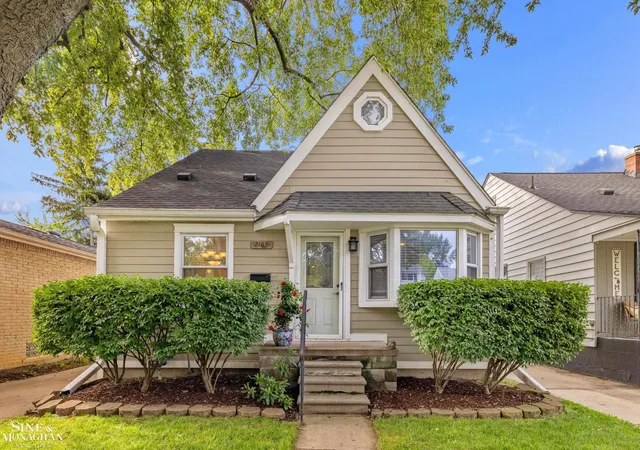 Photo 1 of Single family home for sale at 2189 Hollywood Ave, Grosse Pointe Woods, MI 48236 | MLS# 58050223948 | Listing updated on 2026-10-15