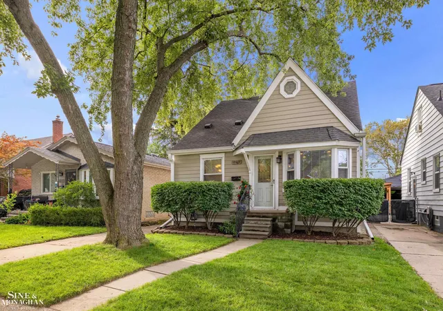 Photo 3 of Single family home for sale at 2189 Hollywood Ave, Grosse Pointe Woods, MI 48236 | MLS# 58050223948 | Listing updated on 2026-10-15