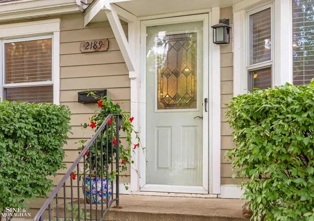 Photo 3 of Single family home for sale at 2189 Hollywood Ave, Grosse Pointe Woods, MI 48236 | MLS# 58050223948 | Listing updated on 2026-10-15