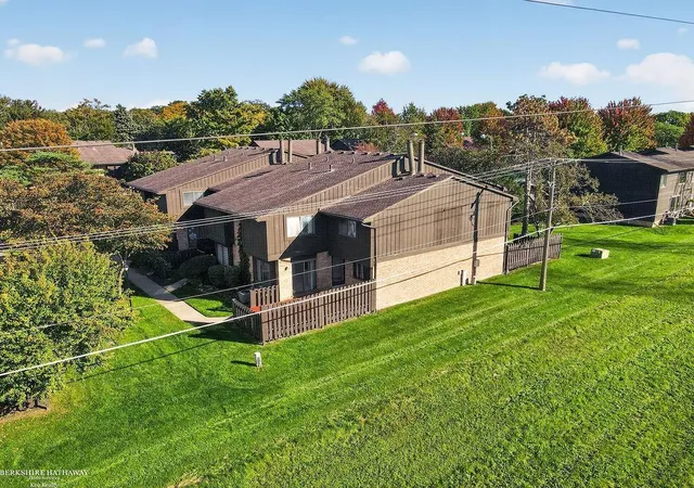 Photo 3 of Condo for sale at 37317 Clubhouse Dr, Sterling Heights, MI 48312 | MLS# 58050223949 | Listing updated on 2026-10-21