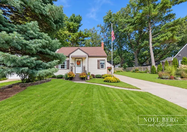 Photo 3 of Single family home for sale at 1588 Montague Ave, Muskegon, MI 49441 | MLS# 71026053117 | Listing updated on 2026-10-26